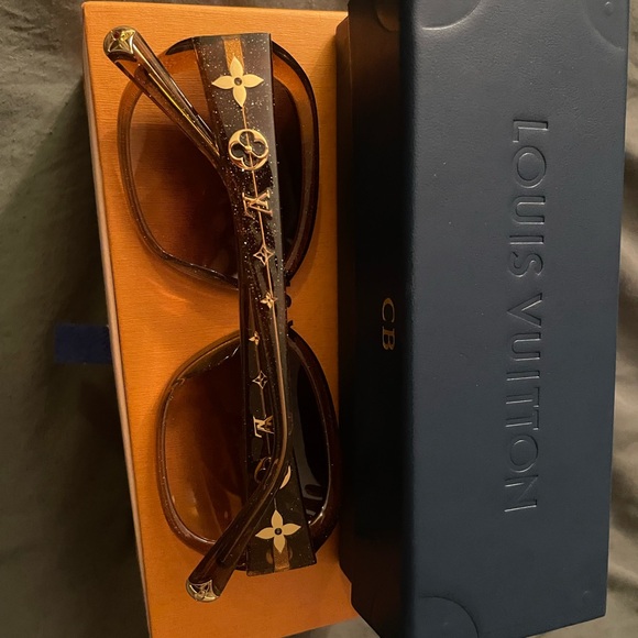 Authentic LV Acetate Obsession Sunglasses GM in Brown - Picture 10 of 11